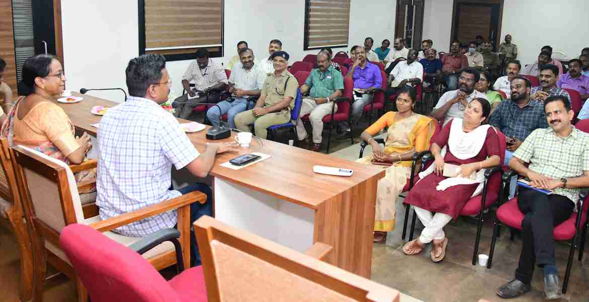 കുമരകത്തുനടന്ന ജി20 ഷെർപ്പ സമ്മേളനവും വികസന പ്രവർത്തകസമിതി യോഗവും വിജയകരമായ നടപ്പാക്കിയതിനു വിവിധ വകുപ്പുകളുടെ പ്രവർത്തനങ്ങളെ അഭിനന്ദിക്കാൻ ജില്ലാ കളക്ടർ ഡോ. പി.കെ. ജയശ്രീയുടെ അധ്യക്ഷതയിൽ ചേർന്ന യോഗം.