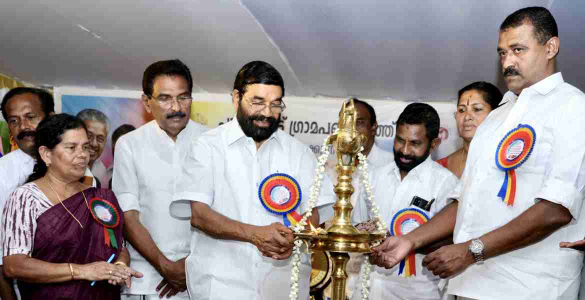 നവീകരിച്ച ഇടക്കുന്നം ജനകീയാരോഗ്യ കേന്ദ്രത്തിന്‍റെന്‍റെ ഉദ്ഘാടനവും പാറത്തോട് മെയിൻ സെന്‍റര്‍ ജനകീയാരോഗ്യ കേന്ദ്രത്തിന്‍റെ കെട്ടിട നിര്‍മാണോദ്ഘാടനവും  മന്ത്രി വി.എൻ. വാസവൻ നിർവഹിക്കുന്നു