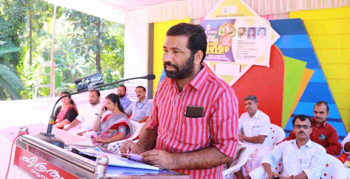 ലൈഫ് ഗുണഭോക്താക്കളുടെ കുടുംബ സംഗമം ടി വി രാജേഷ് എംഎല്‍എ ഉദ്ഘാടനം ചെയ്യുന്നു