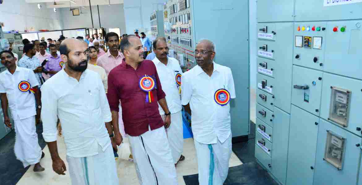 66kvയിൽ നിന്നും 110 Kvയായി ഉയർത്തി നിർമാണം പൂർത്തീകരിച്ച നിടും പൊയിൽ സബ് സ്റ്റേഷന്റെ ഉദ്ഘാടനം മന്ത്രി എം എം മണി നിർവഹിക്കുന്നു