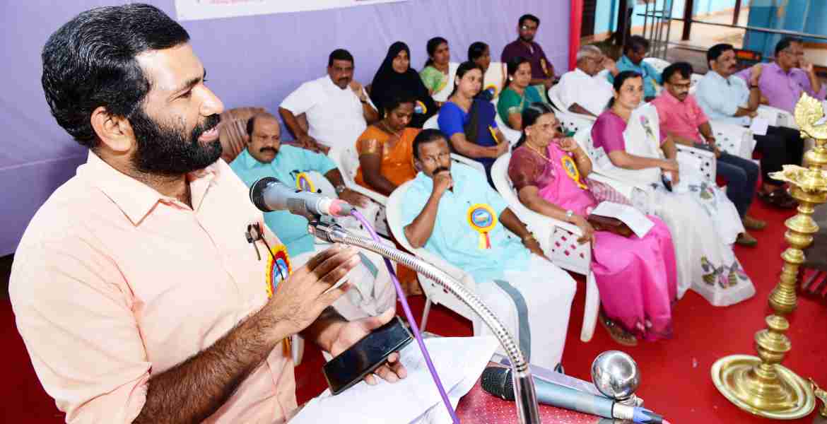 കല്യാശ്ശേരി ബ്ലോക്ക് ലൈഫ് ഗുണഭോക്താക്കളുടെ  സംഗമം  ടി വി രാജേഷ് എം എൽ എ  ഉദ്ഘാടനം ചെയ്യുന്നു  