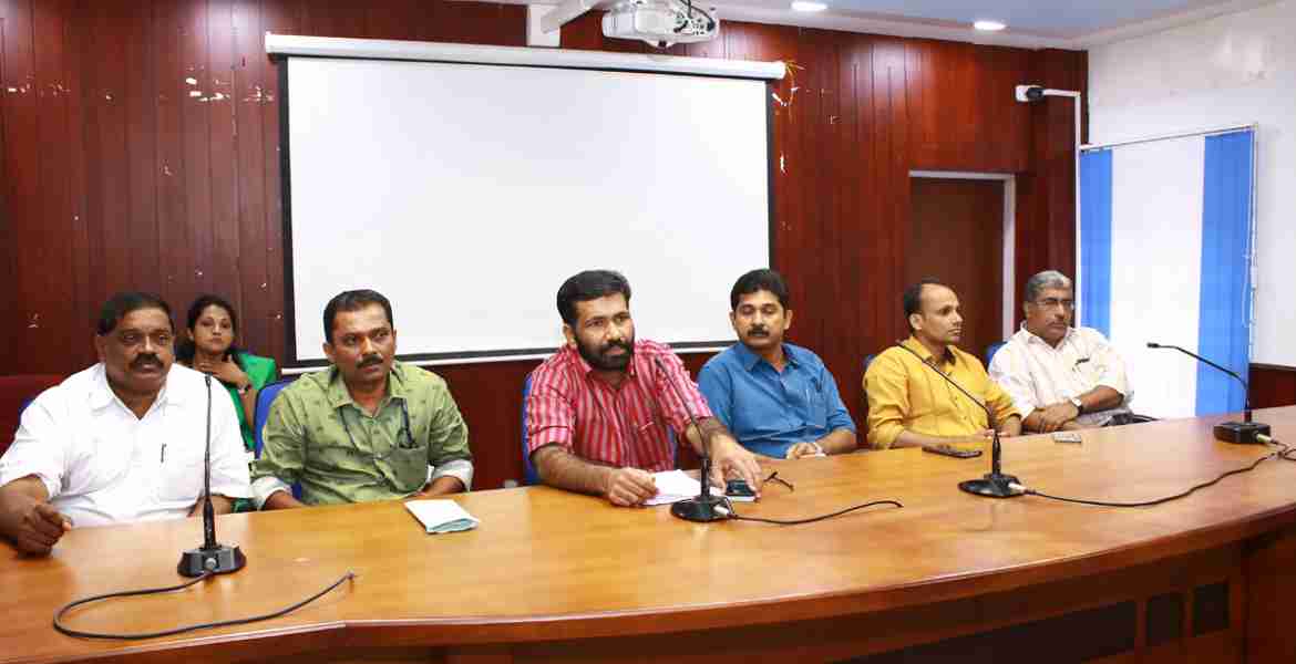 \ിയമസഭയുടെ കായികവും യുവജനക്ഷേമവും യുവജനകാര്യവും സംബന്ധിച്ച സമിതി ചെയര്‍മാന്‍ റ്റി.വി.രാജേഷ് എംഎല്‍എയുടെ അധ്യക്ഷതയില്‍ കളക്ടറേറ്റില്‍ നടന്ന സമിതി യോഗം.