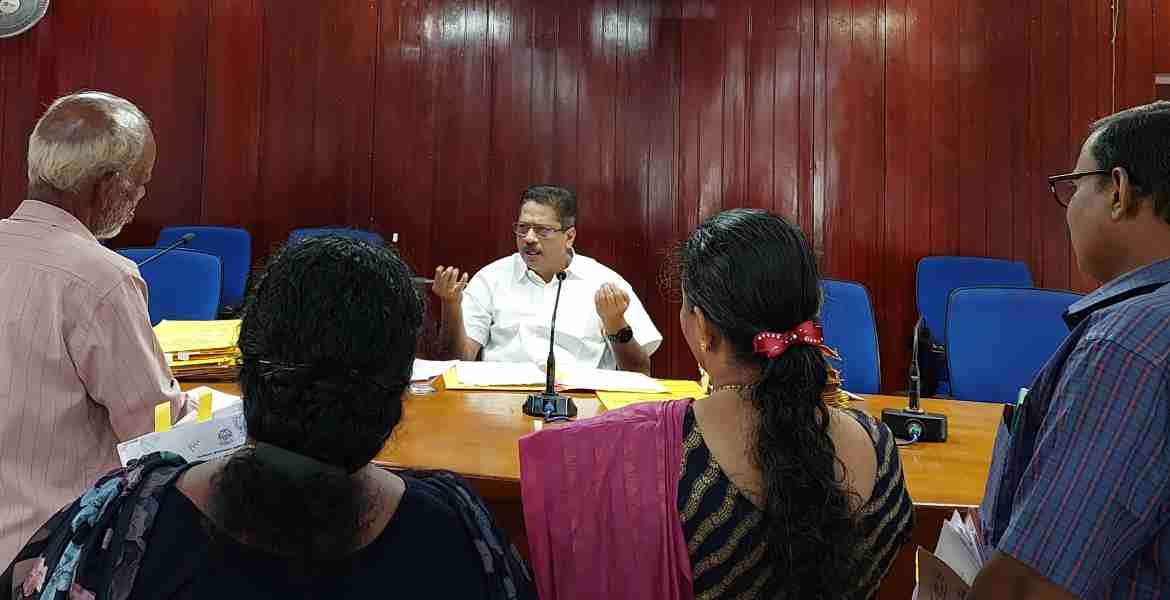 സംസ്ഥാന വിവരാവകാശ കമ്മീഷണര്‍ ഡോ. എം ശ്രീകുമാറിന്റെ നേതൃത്വത്തില്‍ നടന്ന സിറ്റിംഗ്