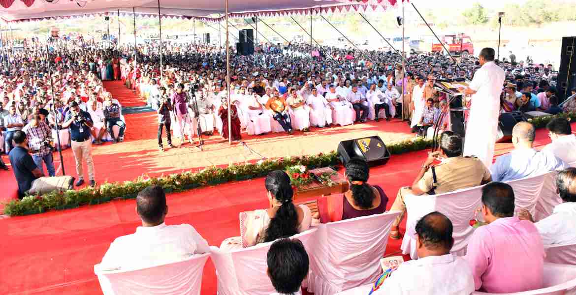 കല്യാട് നിര്‍മ്മിക്കുന്ന അന്താരാഷ്ട്ര ആയുര്‍വേദ ഗവേഷണ ഇന്‍സ്റ്റിറ്റ്യൂട്ടിന്റെ ശിലാസ്ഥാപനം മുഖ്യമന്ത്രി പിണറായി വിജയന്‍ നിര്‍വഹിക്കുന്നു