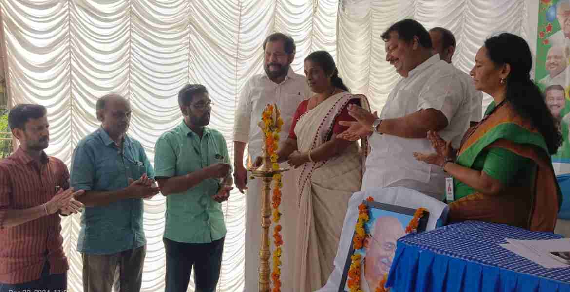 ക്രിസ്തുമസ്- പുതുവത്സര ഖാദി  മേളയുടെ  ജില്ലാതല ഉദ്ഘാടനം  റാന്നി-ചേത്തോങ്കര  ഖാദി   ഗ്രാമസൗഭാഗ്യയില്‍ റാന്നി-പഴവങ്ങാടി  ഗ്രാമപഞ്ചായത്ത്  പ്രസിഡന്റ്  റൂബി കോശി  നിര്‍വഹിക്കുന്നു --