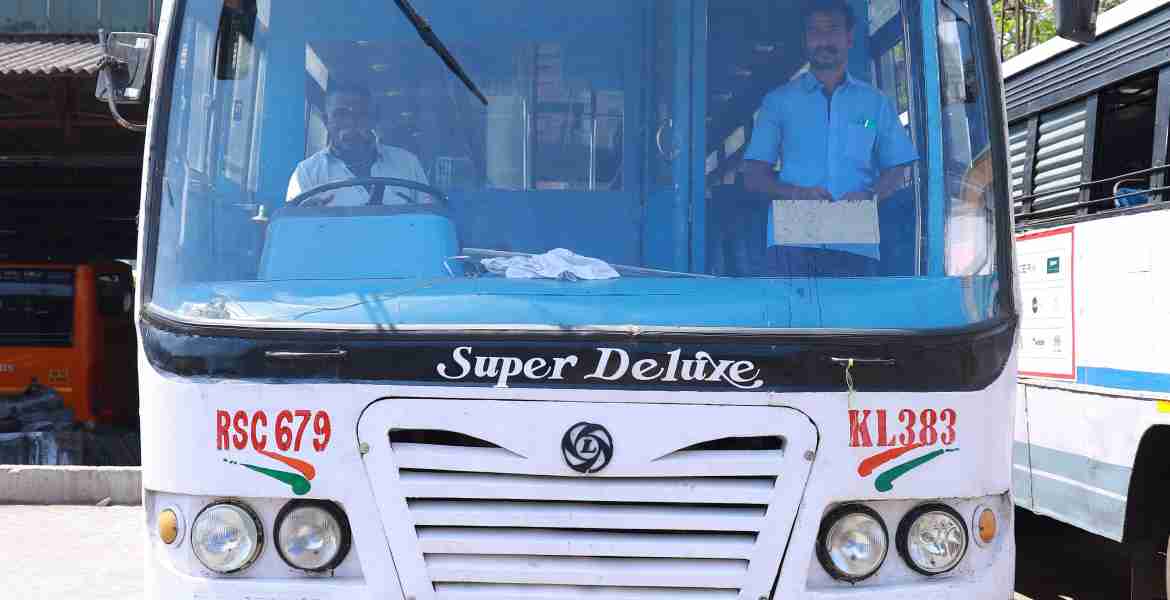 ഫോട്ടോ അടിക്കുറിപ്പ്- കെഎസ്ആര്‍ടിസി- പത്തനംതിട്ടയില്‍ നിന്നും തിരുനെല്ലി ക്ഷേത്രം വരെ സര്‍വീസ് നടത്തുന്നതിന് സജ്ജമാക്കിയിട്ടുള്ള കെഎസ്ആര്‍ടിസി സൂപ്പര്‍ ഡീലക്സ് ബസ്    