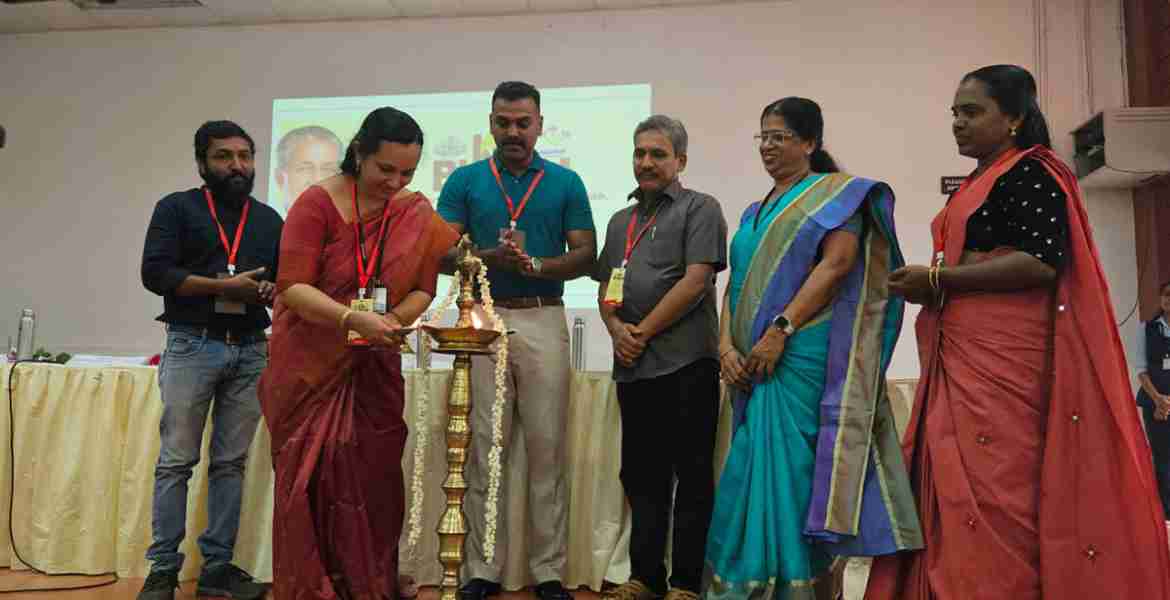  കുടുംബശ്രീ ജില്ലാ മിഷൻ പാത്താമുട്ടം സെന്റ് ഗിറ്റ്സ് കോളജ് ഓഫ് എൻജിനീയറിങ്ങിൽ സംഘടിപ്പിച്ച  സംരംഭക മീറ്റും പ്രദർശനവും പ്രിൻസിപ്പൽ പ്രൊഫ. ഡോ. ടി. സുധ ഉദ്്ഘാടനം ചെയ്യുന്നു.