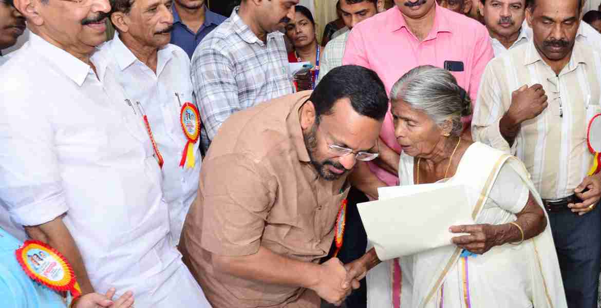 കീഴൂർ സ്മാർട്ട് വില്ലേജ് ഓഫീസ് കെട്ടിടോദ്ഘാടനം റവന്യൂ വകുപ്പ് മന്ത്രി കെ രാജൻ നിർവ്വഹിക്കുന്നു