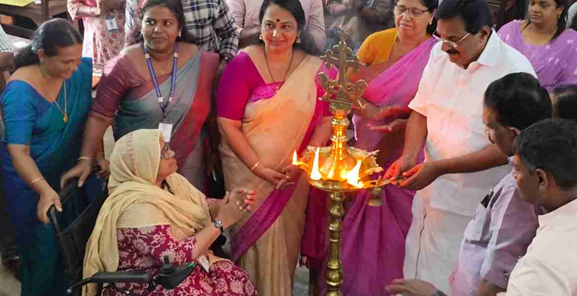 നാഷണല്‍ സര്‍വീസ് സ്‌കീം ദേശീയ ദിനാചരണം പത്തനംതിട്ട കാത്തലിക്കേറ്റ് കോളജില്‍ ആന്റോ ആന്റണി എംപി  ഉദ്ഘാടനം ചെയ്യുന്നു