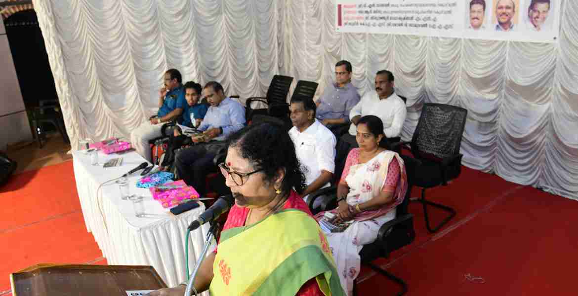 നാട്ടകം ഗവ. കോളജിൽ സംസ്ഥാന സർക്കാർ അഞ്ചുകോടി രൂപ ചെലവഴിച്ചു നിർമിച്ച വനിതാ ഹോസ്റ്റൽ ഉന്നത വിദ്യാഭ്യാസ- സാമൂഹിക നീതി വകുപ്പ് മന്ത്രി ആർ ബിന്ദു ഉദ്ഘാടനം ചെയ്യുന്നു.