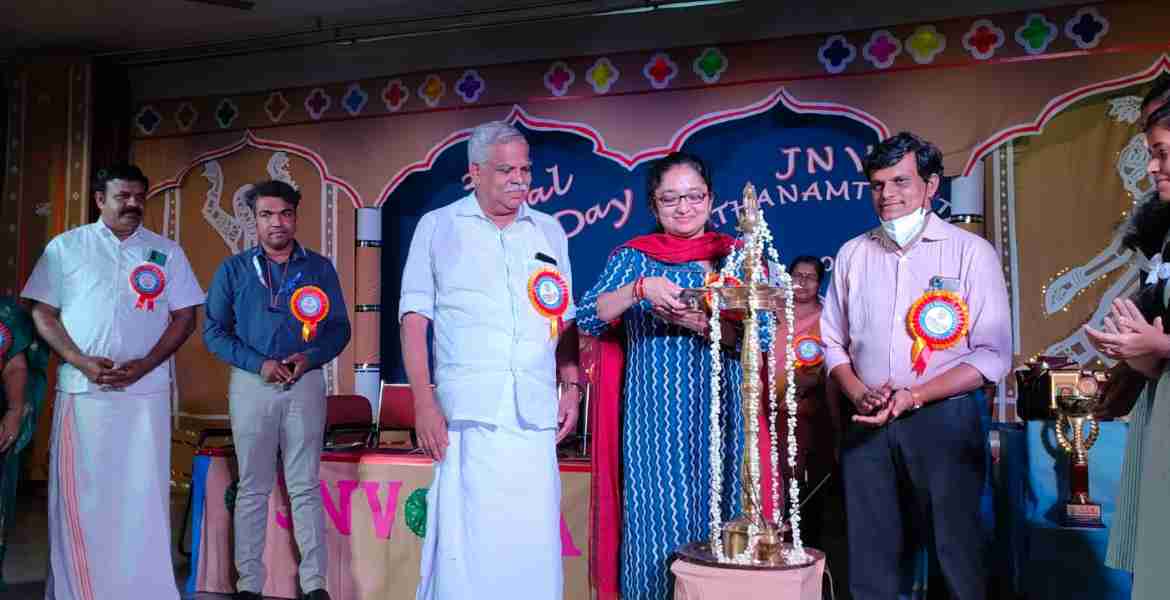 ഫോട്ടോ അടിക്കുറിപ്പ്- നവോദയ- വെച്ചൂച്ചിറ നവോദയ വിദ്യാലയത്തിലെ വാര്‍ഷിക ആഘോഷം ജില്ലാ കളക്ടര്‍ ഡോ. ദിവ്യ എസ് അയ്യര്‍  ഉദ്ഘാടനം ചെയ്യുന്നു.