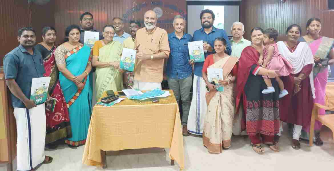 ഫോട്ടോ അടിക്കുറിപ്പ്: നെടുമ്പ്രം- നെടുമ്പ്രം ഗ്രാമ പഞ്ചായത്ത് വാര്‍ഷിക ബജറ്റ് അവതരിപ്പിച്ച ശേഷം അംഗങ്ങള്‍ അഡ്വ. മാത്യു ടി.തോമസ് എം എല്‍ എ യ്‌ക്കൊപ്പം