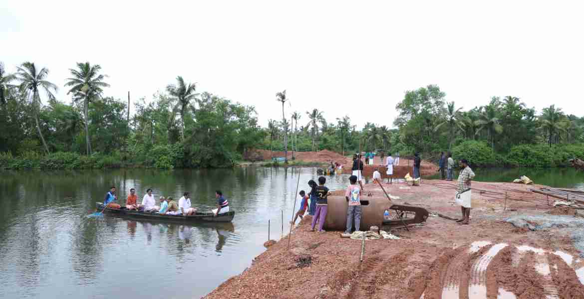 പുതുതായി പാലം നിർമ്മിക്കുന്ന പാടിയിൽ കടവ്