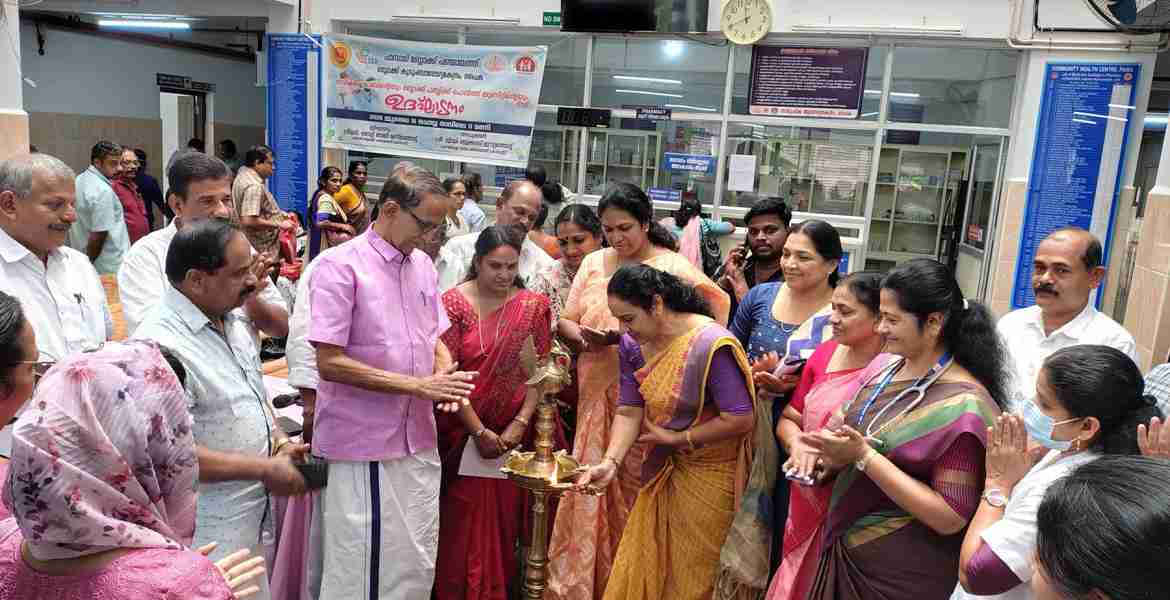  പൈക കുടുംബാരോഗ്യകേന്ദ്രത്തിലെ നവീകരിച്ച ലാബിന്റെയും പബ്ലിക്ക് ഹെൽത്ത് യൂണിറ്റിന്റെയും ഉദ്ഘാടനം പാമ്പാടി ബ്ലോക്ക് പഞ്ചായത്ത് പ്രസിഡന്റ് ബെറ്റി റോയി മണിയങ്ങാട്ട് നിർവഹിക്കുന്നു