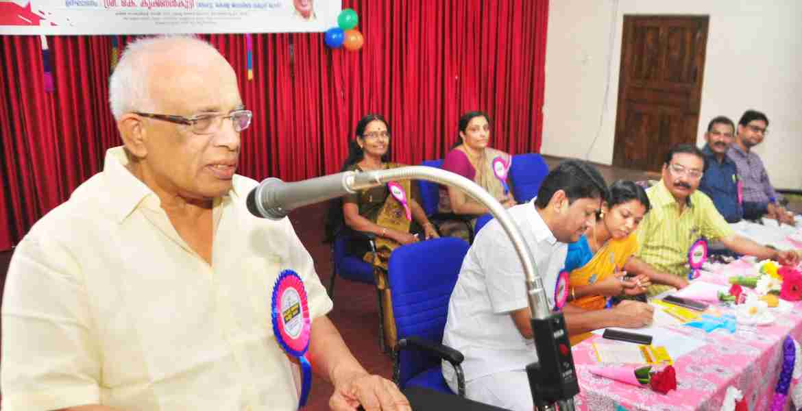 നാഷണല്‍ എംപ്ലോയ്‌മെന്റ് സര്‍വീസിന്റെ (കേരളം) ആഭിമുഖ്യത്തില്‍ കൊഴിഞ്ഞാമ്പാറ ആര്‍ട്സ് ആന്റ് സയന്‍സ് കോളേജില്‍ നടന്ന സോഷ്യല്‍ സയന്‍സ് ഫെസ്റ്റ് ഉദ്ഘാടനം ചെയ്തുകൊണ്ട് ജലവിഭവ വകുപ്പ് മന്ത്രി കെ. കൃഷ്ണന്‍കുട്ടി സംസാരിക്കുന്നു.