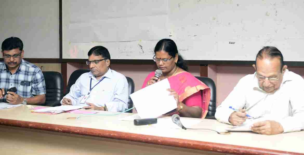 കലക്ട്റേറ്റ് കോണ്‍ഫറന്‍സ് ഹാളില്‍ നടന്ന ജില്ലാ ആസൂത്രണ സമിതി യോഗം