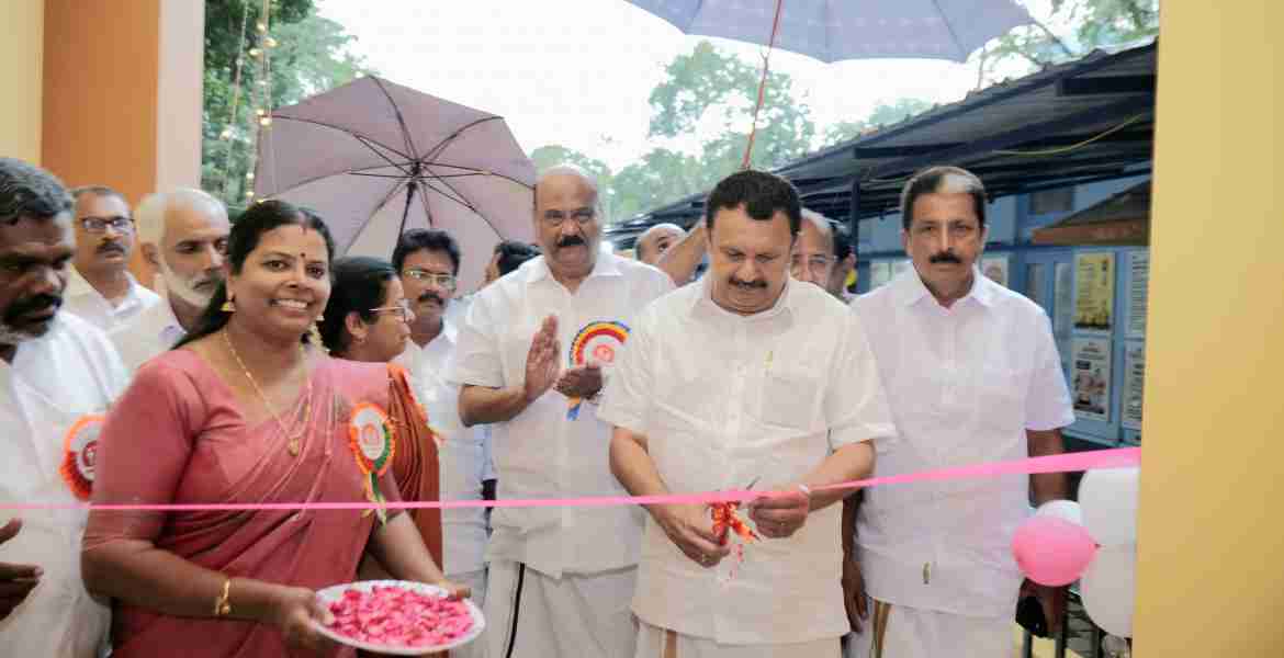 കടനാട് ഗ്രാമപഞ്ചായത്തിലെ ആയുഷ്മാൻ ആരോഗ്യ മന്ദിർ മെയിൻ സെന്‍ററിന്‍റെ ഉദ്ഘാടനം  മന്ത്രി കെ. മുരളീധരൻ നിർവഹിക്കുന്നു.