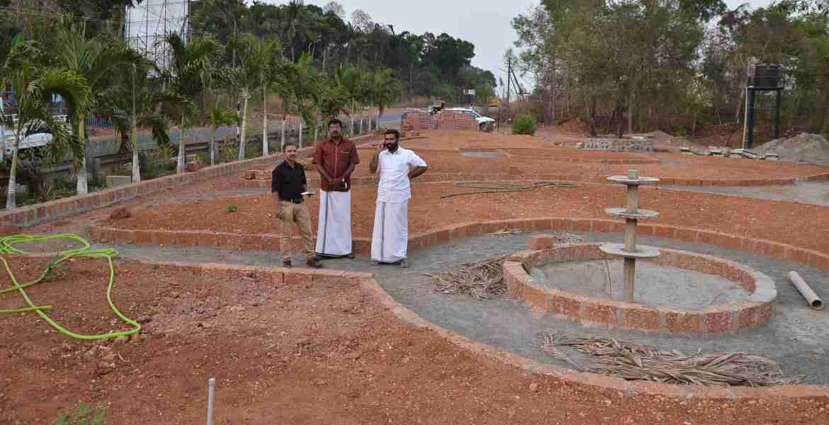 പിലാത്തറ-പാപ്പിനിശ്ശേരി റോഡില്‍ രാമപുരത്ത് നിര്‍മാണം പുരോഗമിക്കുന്ന ടെയ്ക്ക് എ ബ്രെയ്ക്ക് പാര്‍ക്ക്