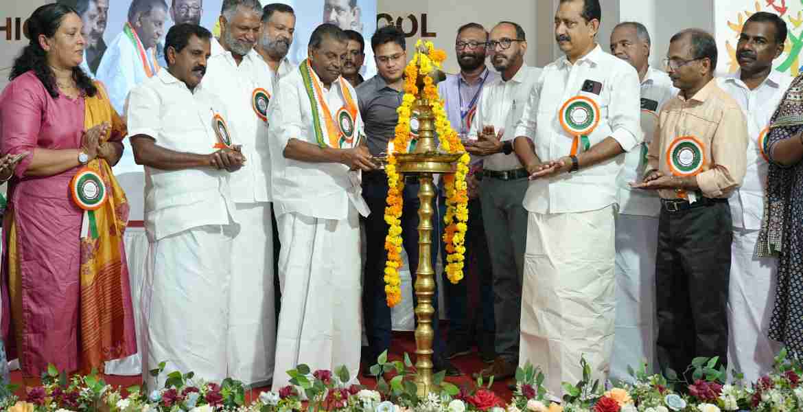 സ്‌കൂൾ പ്രവേശനോത്സവത്തിൻ്റെ ജില്ലാതല  ഉദ്ഘാടനം കോട്ടയം എം.ഡി സെമിനാരി സ്‌കൂളിൽ നിയമസഭാ സ്പീക്കർ തിരുവഞ്ചൂർ രാധാകൃഷ്ണൻ നിർവഹിക്കുന്നു.