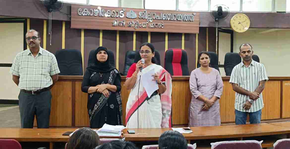 ഭിന്നശേഷിക്കാര്‍ക്കുള്ള സൈഡ്‌വീല്‍ സ്‌കൂട്ടര്‍ വിതരണോദ്ഘാടന ചടങ്ങ് ജില്ലാ പഞ്ചായത്ത് പ്രസിഡന്റ് മില്ലി മോഹന്‍ കൊട്ടാരത്തില്‍ നിര്‍വഹിക്കുന്നു