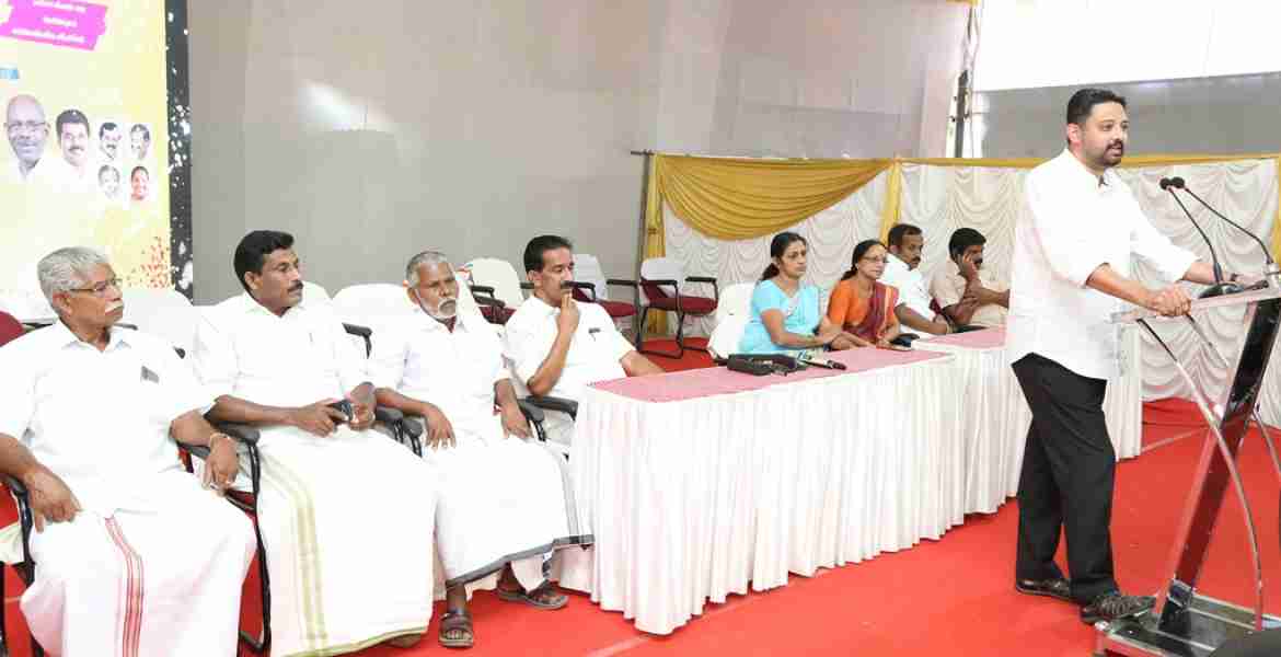 ഇടുക്കി പാക്കേജിനെക്കുറിച്ചുള്ള സെമിനാറില് പ്രൊഫ രാം കുമാര് മഖ്യപ്രഭാഷണം നടത്തുന്നു.