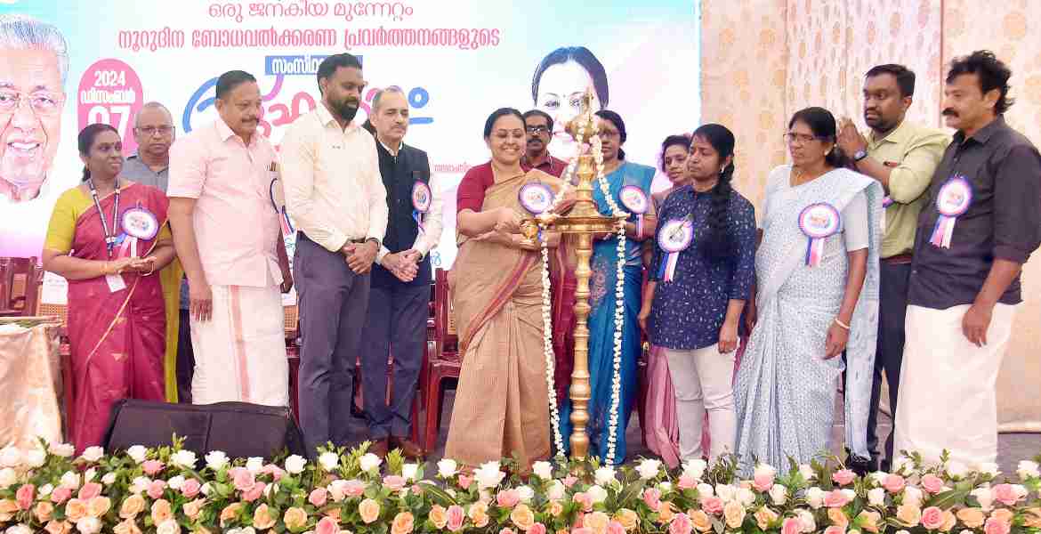 ക്ഷയരോഗ നിവാരണ പ്രവര്‍ത്തനങ്ങളുടെ ഭാഗമായുള്ള 100 ദിവസത്തെ തീവ്രബോധവത്കരണ കാമ്പയിന്റെ സംസ്ഥാനതല ഉദ്ഘാടനം ഇലന്തൂര്‍ പെട്രാസ് കണ്‍വന്‍ഷെന്‍ സെന്ററില്‍ ആരോഗ്യ, വനിതാശിശുവികസന വകുപ്പ് മന്ത്രി വീണാ ജോര്‍ജ് നിര്‍വഹിക്കുന്നു.