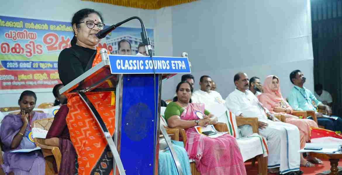 തീക്കോയി ഗവൺമെന്റ് ടെക്‌നിക്കൽ ഹൈസ്‌കൂളിന് നിർമിച്ച  കെട്ടിടം  ഉദ്ഘാടനം ഉന്നത വിദ്യാഭ്യാസ-സാമൂഹ്യ നീതി വകുപ്പ് മന്ത്രി ഡോ. ആർ. ബിന്ദു നിരവഹിക്കുന്നു