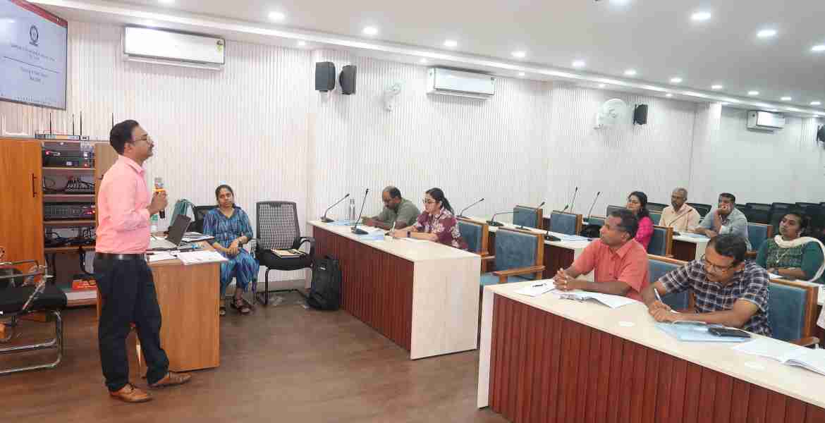 ഫീല്‍ഡ്  ട്രെയിനര്‍മാര്‍ക്കായി  ജില്ലാ കളക്ടറേറ്റ് കോണ്‍ഫറന്‍സ് ഹാളില്‍ സംഘടിപ്പിച്ച പരിശീലനം