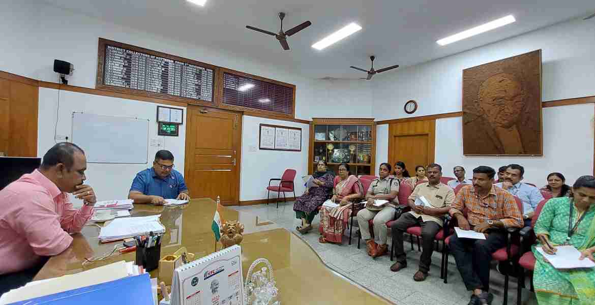 യൂസ്ഡ് കുക്കിംഗ് ഓയിൽ പദ്ധതി വ്യാപിപ്പിക്കുന്നതുമായി ബന്ധപ്പെട്ടു ജില്ലാ കളക്ടർ ജോൺ വി. സാമുവലിന്റെ അധ്യക്ഷതയിൽ ചേർന്ന ഡി.എൽ.എ.സി. യോഗം. 