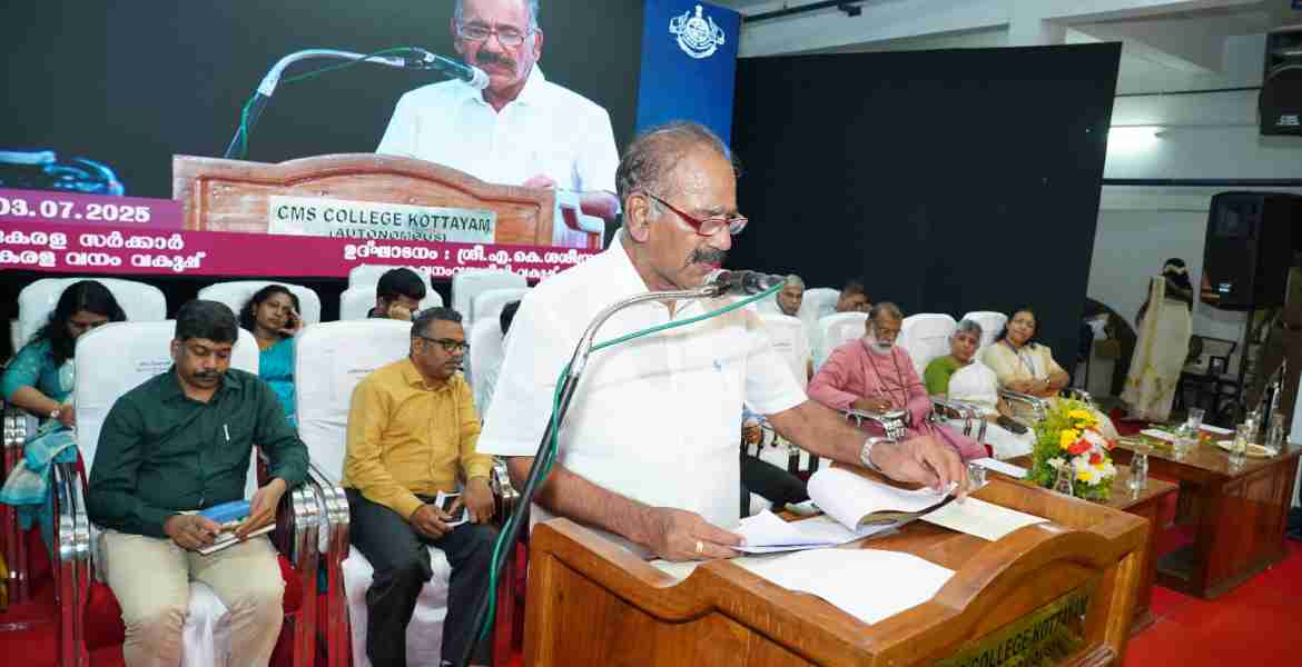 വനം-വന്യജീവി വകുപ്പ് സംഘടിപ്പിച്ച വനമഹോത്സവം 2025ന്റെ സംസ്ഥാനതല ഉദ്ഘാടനം വനം-വന്യജീവി വകുപ്പ് മന്ത്രി എ.കെ. ശശീന്ദ്രൻ നിർവഹിക്കുന്നു.