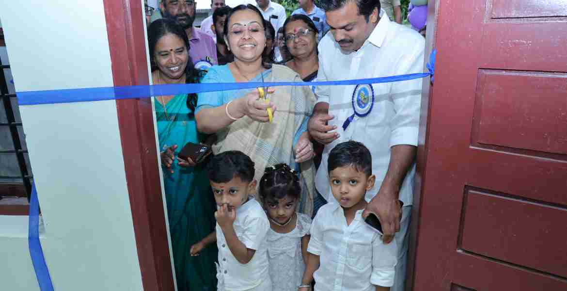 കലഞ്ഞൂര്‍ പറയംകോട് 64-ാം നമ്പര്‍ സ്മാര്‍ട്ട് അങ്കണവാടിയുടെ ഉദ്ഘാടനം മന്ത്രി വീണാ ജോര്‍ജ് നിര്‍വഹിക്കുന്നു