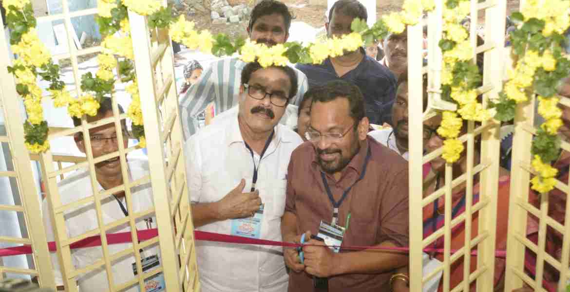നെടുപുഴ ഗവ ജെ ബി സ്കൂൾ ഒരു കോടി രൂപ ചെലവിൽ നിർമിച്ച കെട്ടിടം മന്ത്രി കെ.രാജൻ ഉദ്ഘാടനം ചെയ്യുന്നു