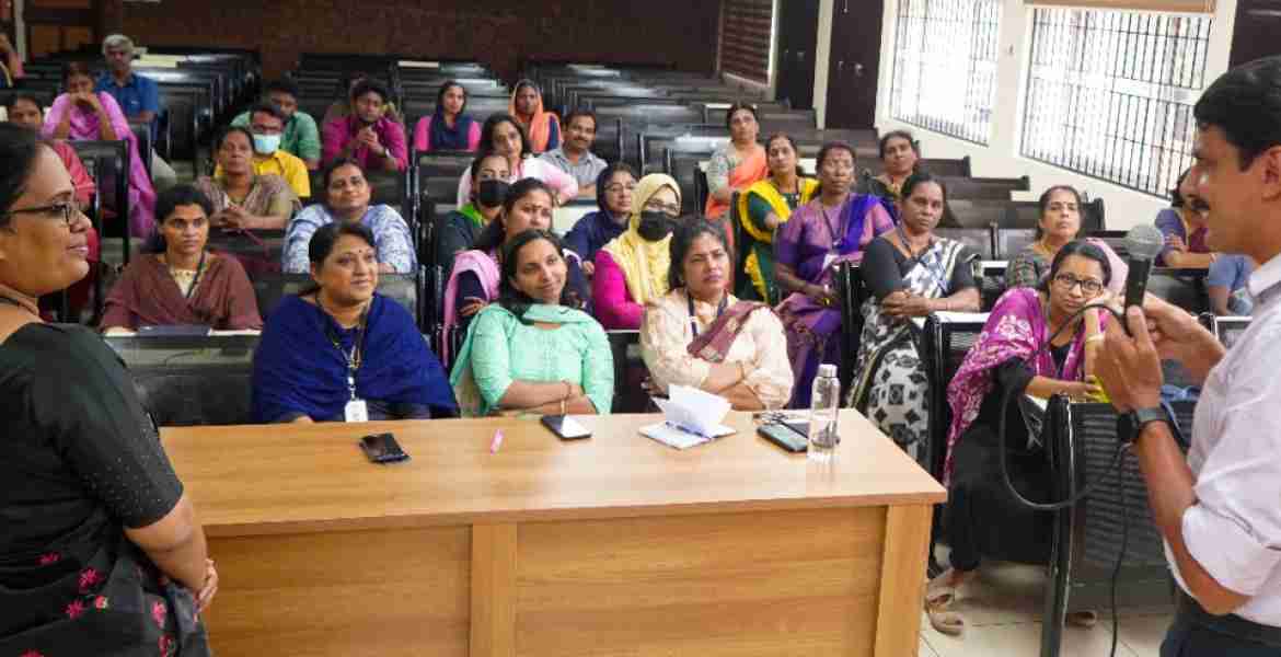 വനിത ശിശു വികസന വകുപ്പ് നടത്തിവരുന്ന 'ഓറഞ്ച് ദ വേൾഡ്' ക്യാംപയിനിന്റെ  ഭാഗമായി നടന്ന ജില്ലാതല പരിശീലന പരിപാടി