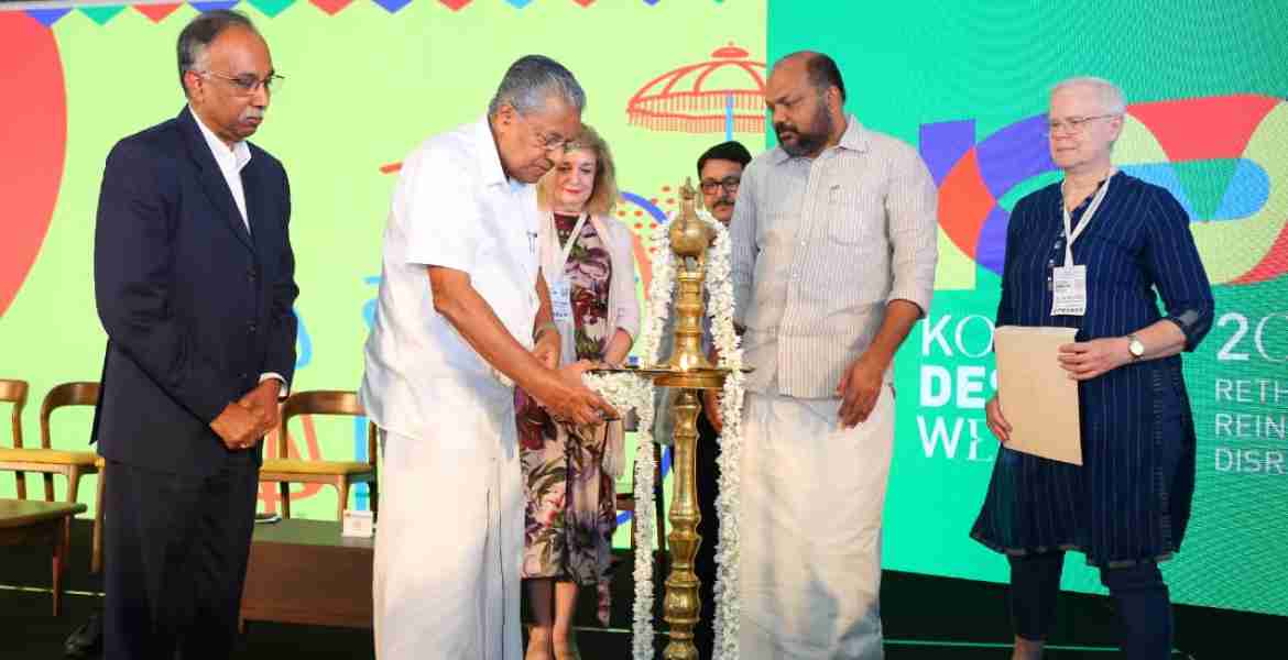 കൊച്ചി ഡിസൈൻ വീക്കിന്റെ രണ്ടാമത് എഡിഷൻ ബോൾഗാട്ടിയിൽ മുഖ്യമന്ത്രി പിണറായി വിജയൻ ഉദ്ഘാടനം ചെയ്യുന്നു