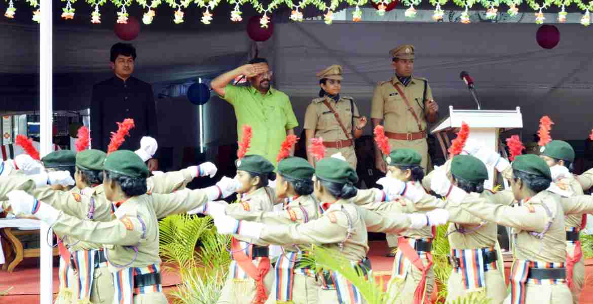 റവന്യൂ വകുപ്പ് മന്ത്രി കെ.രാജൻ തേക്കിന്‍കാട് മൈതാനത്തിലെ വിദ്യാര്‍ഥി കോര്‍ണറില്‍ നടന്ന സ്വാതന്ത്ര്യദിന പരേഡില്‍ സല്യൂട്ട് സ്വീകരിച്ച ശേഷം സംസാരിക്കുകയായിരുന്നു 