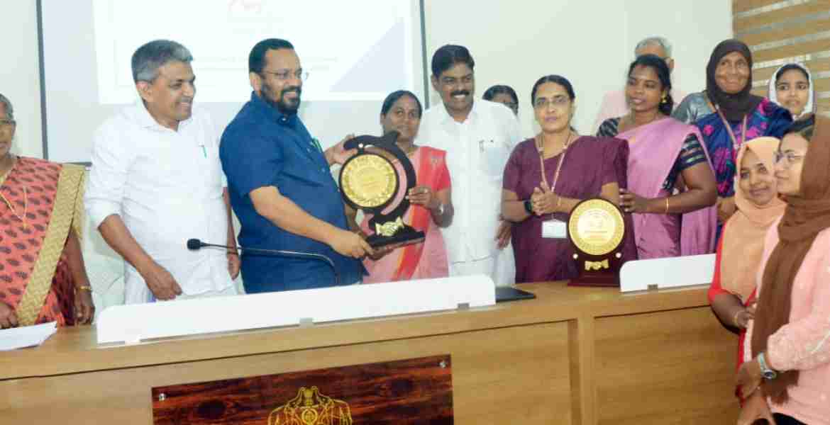 മാലിന്യ സംസ്‌കരണം: പുരസ്‌കാര നിറവില്‍ ഒരുമനയൂര്‍ പഞ്ചായത്ത്
