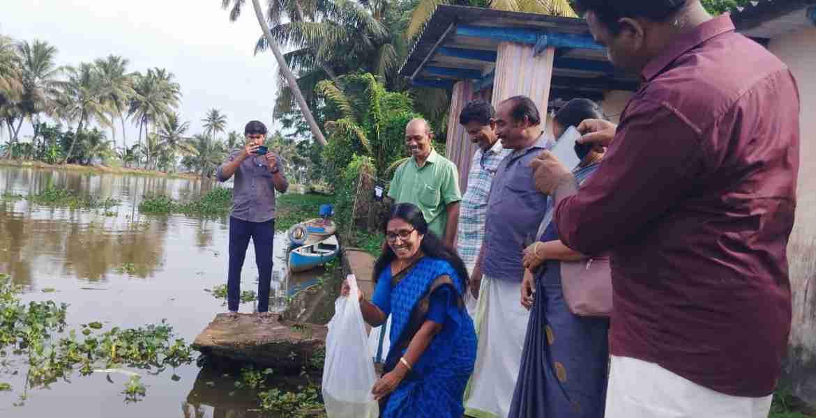 മത്സ്യക്കുഞ്ഞുങ്ങളെ നിക്ഷേപിച്ചു