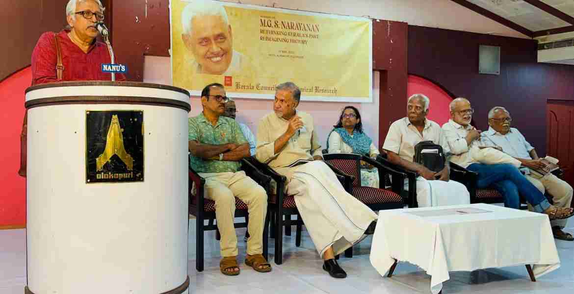 എം ജി എസ് സെമിനാറിൽ പ്രൊഫ. കെ എൻ ഗണേഷ് സംസാരിക്കുന്നു