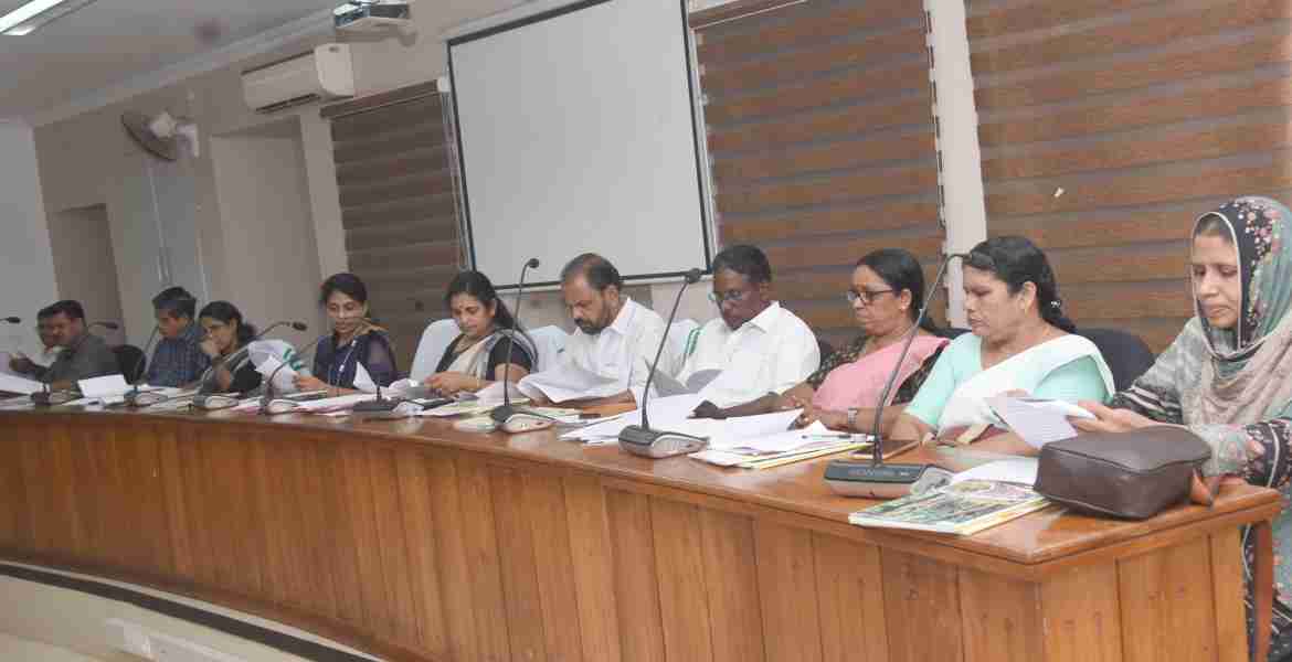 കലക്‌ട്രേറ്റ് കോൺഫറൻസ് ഹാളിൽ നടന്ന ജില്ലാ ആസൂത്രണ സമിതി യോഗം.