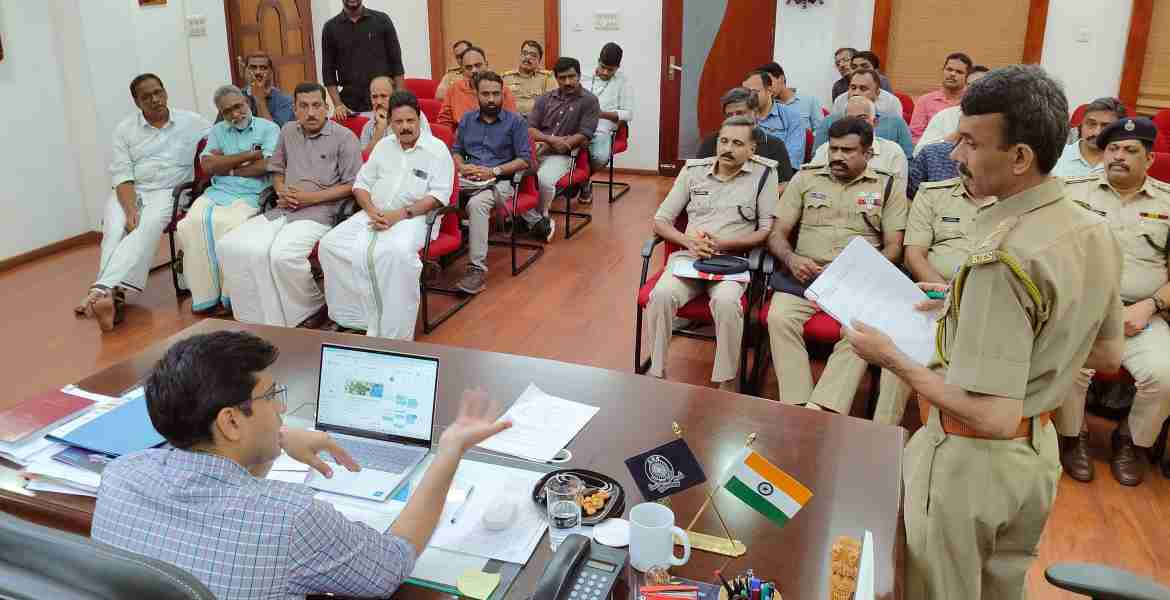 വിദ്യാർത്ഥികളുടെ യാത്ര സൗകര്യങ്ങളുമായി ബന്ധപ്പെട്ട് കലക്ടറുടെ ചേമ്പറിൽ ചേർന്ന  യോഗം