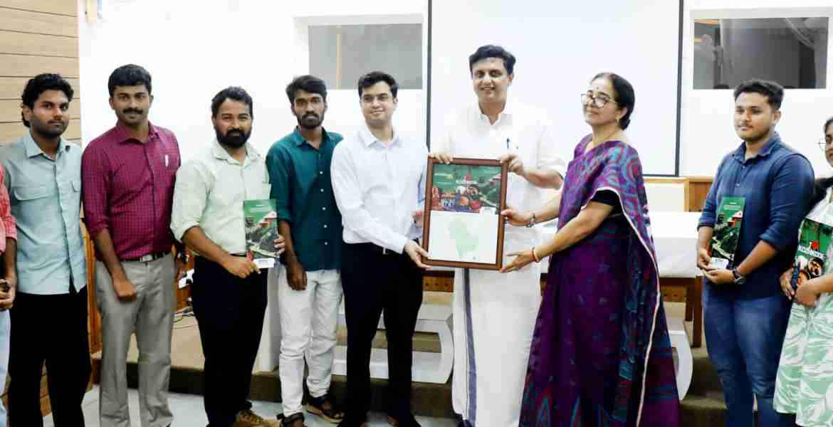 ഓഗ്മെന്റഡ് റിയാലിറ്റി ഇന്ററാക്ടീവ് തെമാറ്റിക് ടൂറിസം മാപ്പ് മന്ത്രി പി എ മുഹമ്മദ് റിയാസ് പ്രകാശനം ചെയ്യുന്നു