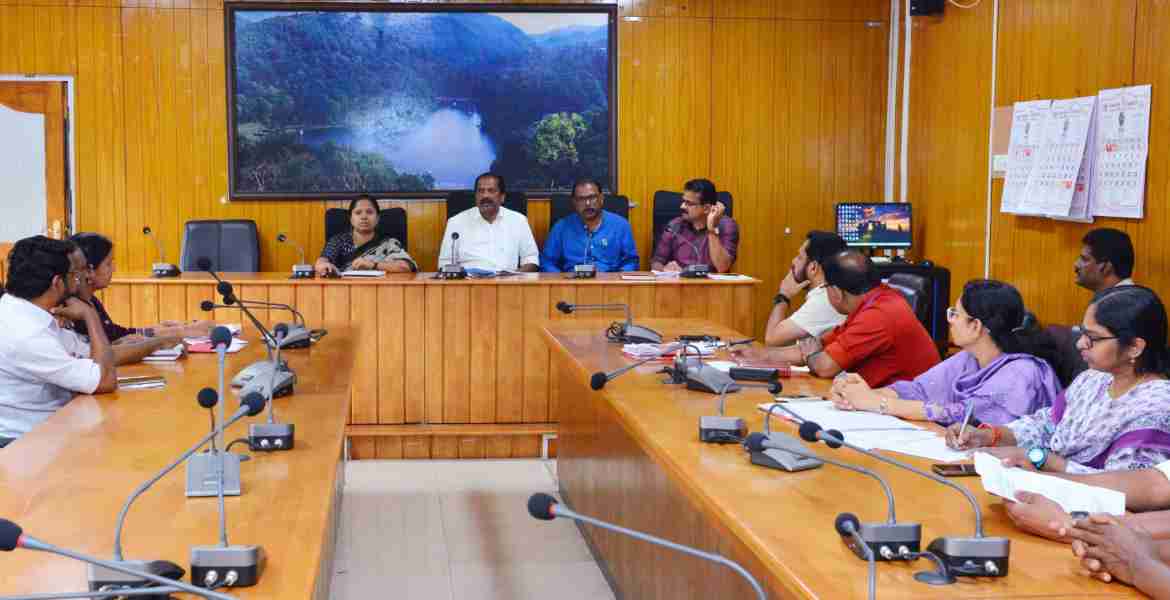 ചീങ്ങേരി എക്സ്റ്റൻഷൻ സ്കീം പുനരുദ്ധധാരണ പ്രവർത്തങ്ങൾ സംബന്ധിച്ച് മന്ത്രി ഒ.ആർ.കേളുവിന്റെ അധ്യക്ഷതയിൽ കളക്ടറേറ്റിൽ ചേർന്ന യോഗം