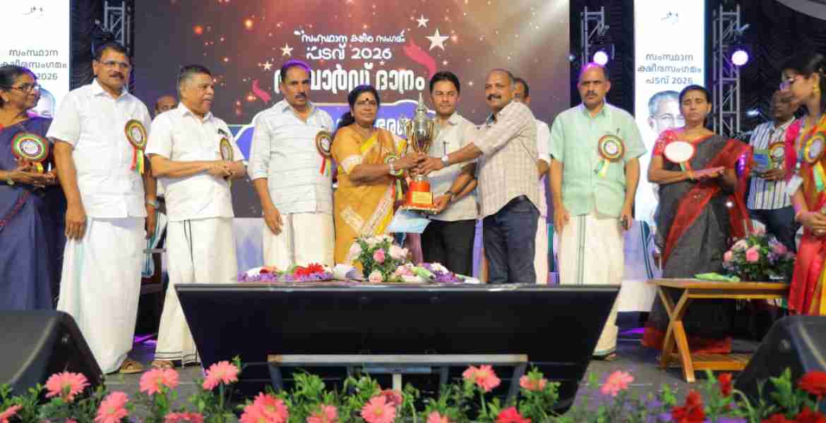 സംസ്ഥാനതലത്തിൽ ക്ഷീരമേഖലയിൽ ഏറ്റവും അധികം ഫണ്ട് ചിലവഴിച്ച ഗ്രാമപഞ്ചായത്തിനുള്ള പുരസ്കാരം നൂൽപ്പുഴ ഗ്രാമപഞ്ചായത്ത് വൈസ് പ്രസിഡന്റ് എൻ.എ.ഉസ്മാൻ മന്ത്രി ജെ.ചിഞ്ചുറാണിയിൽനിന്നും ഏറ്റുവാങ്ങുന്നു.