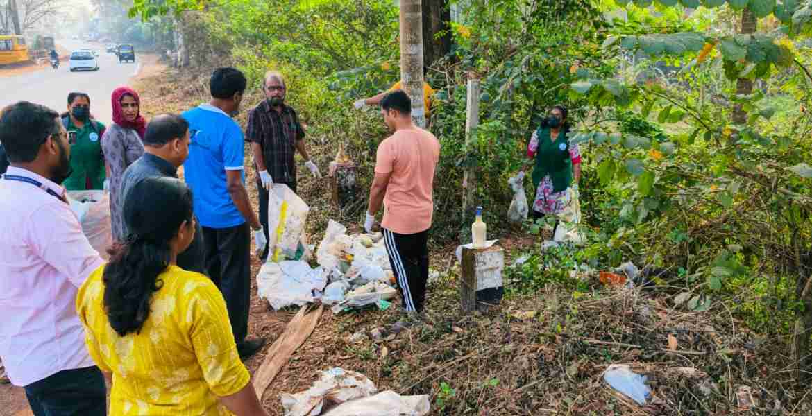 നവകേരളം ക്യാമ്പയിൻ; ചെങ്ങളായി പഞ്ചായത്തിൽ പൊതുഇടം ശുചീകരിച്ചു 