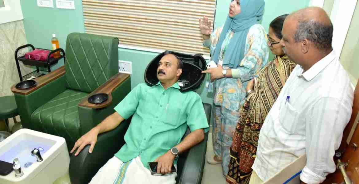 ജില്ലാ ആയുർവേദ ആശുപത്രിയിൽ നവീകരിച്ച കോസ്‌മെറ്റോളജി യൂണിറ്റും സെക്കൻഡറി പാലിയേറ്റീവ് വാർഡും ഉദ്ഘാടനം ചെയ്തു 