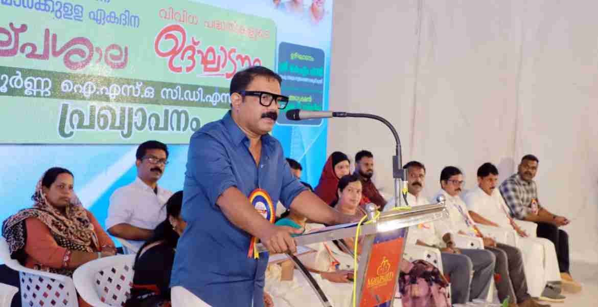 തദ്ദേശ സ്വയംഭരണ സ്ഥാപന അധ്യക്ഷന്മാർക്കുള്ള ഏകദിന ശില്പശാലയും വിവിധ പദ്ധതികളുടെ ഉദ്ഘാടനവും തദ്ദേശ സ്വയംഭരണ വകുപ്പ് മന്ത്രി കെ എം ഷാജി മുട്ടിൽ എം ആർ ഓഡിറ്റോറിയത്തിൽ നിർവഹിക്കുന്നു