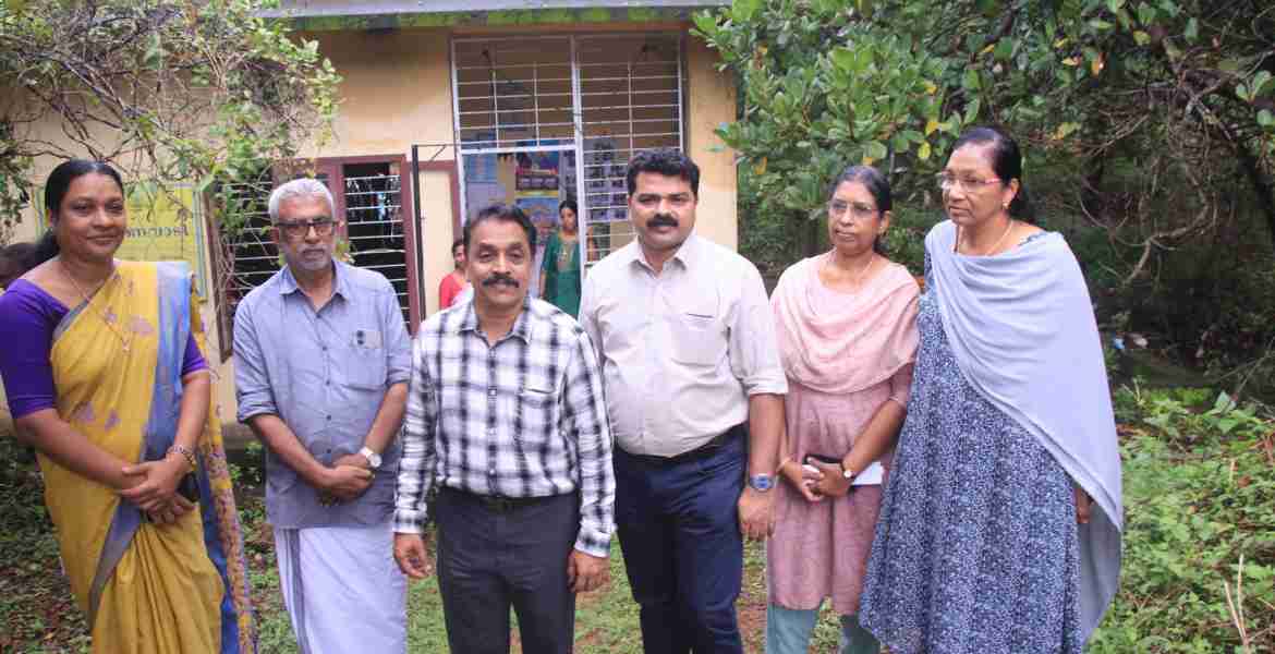 കൂത്തുപറമ്പ് വലിയവെളിച്ചത്ത് അംഗൻവാടി സന്ദർശിച്ച് ബാലാവകാശ സംരക്ഷണ കമ്മീഷൻ