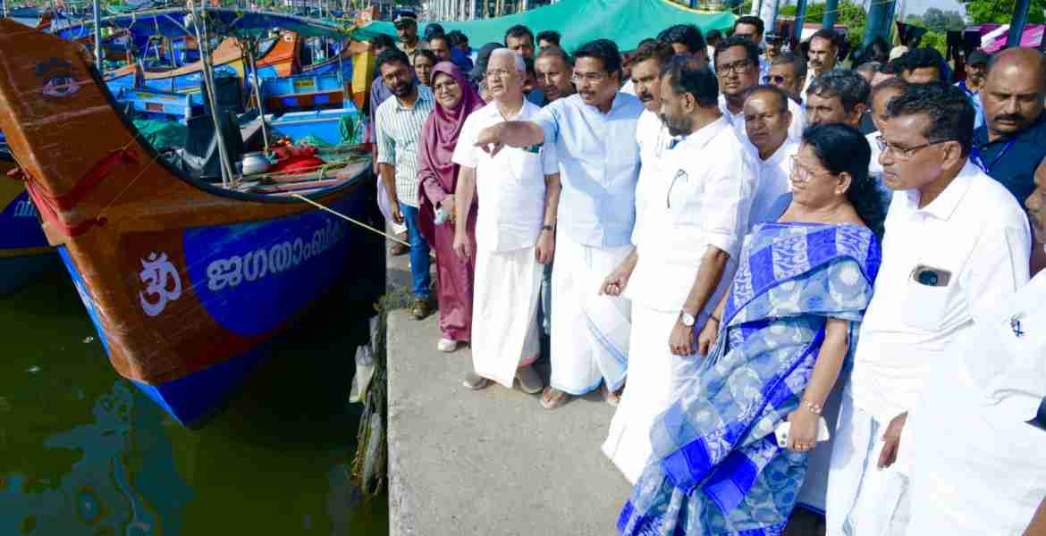 മന്ത്രി വി.ഇ.അബ്ദുള്‍ ഗഫൂര്‍ സിറ്റി ഹാര്‍ബര്‍ സന്ദര്‍ശിച്ചു