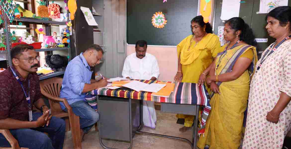 ഭക്ഷ്യ കമ്മീഷൻ ചെയർപേഴ്സൺ ഡോ: ജിനു സക്കറിയ ഉമ്മൻ  തിരുനെല്ലി നെടുന്തന അംഗൻവാടി സന്ദർശിക്കുന്നു