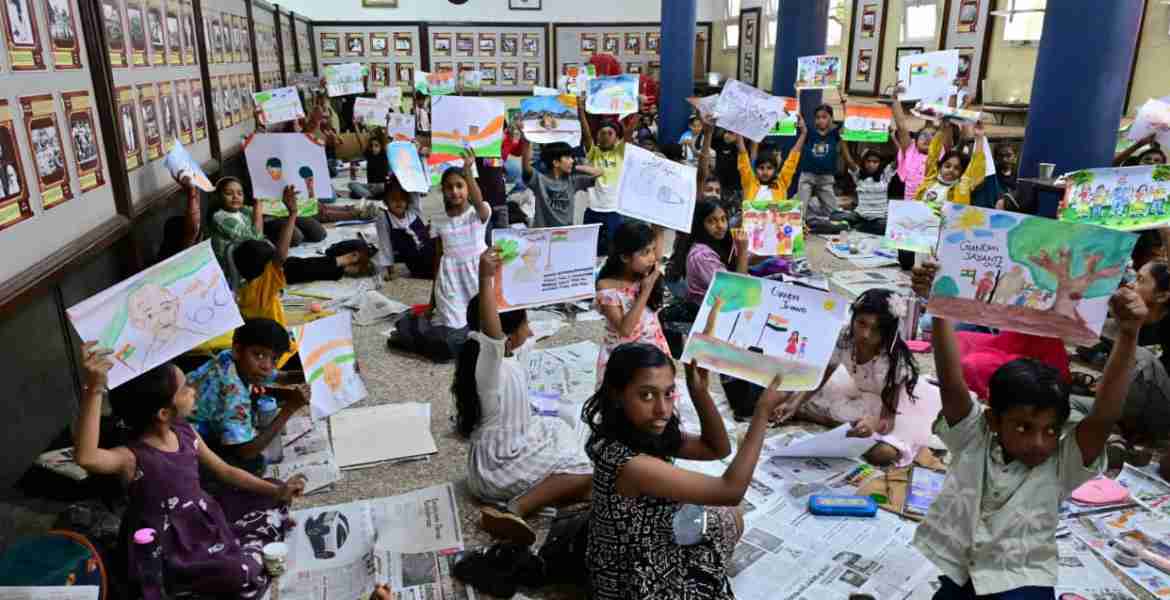 വര വര്‍ണ്ണങ്ങളില്‍ ഗാന്ധിസ്മൃതികള്‍; നിറങ്ങളില്‍ ചാലിച്ച് കുഞ്ഞു ഭാവനകള്‍